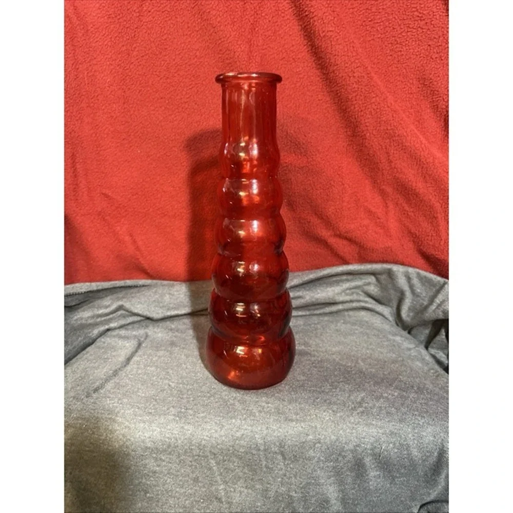 8.5 IN RED BUBBLE‎ VASE (2018)
